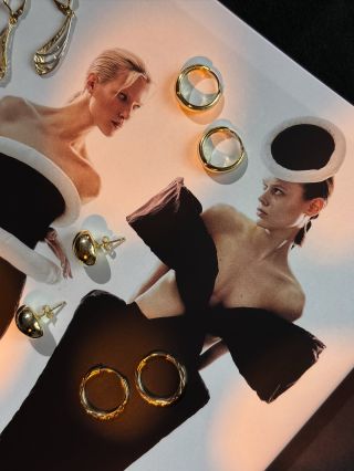 Které náušnice si vybereš? 👀🤭 Nakupuj na www.bealio.cz #bealio #nausnice #nausnicenakazduprilezitost #sperky...